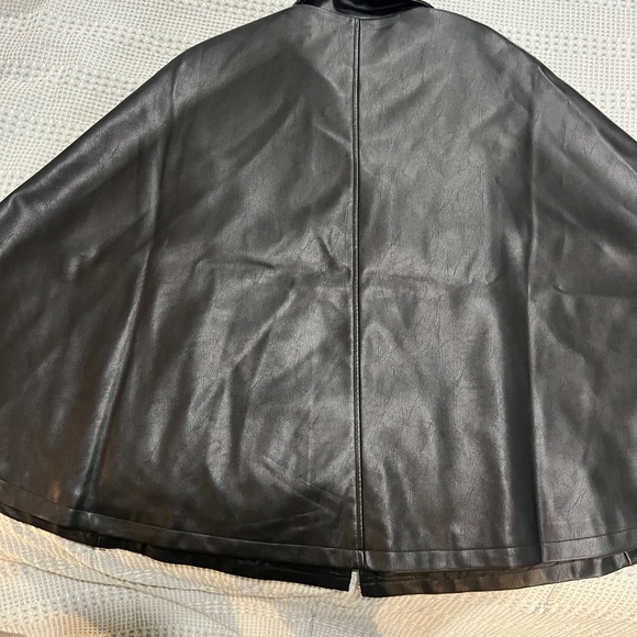 ❌❌SOLD❌❌⭐️Jason Wu Faux Leather Cape ⭐️ - Picture 4 of 11